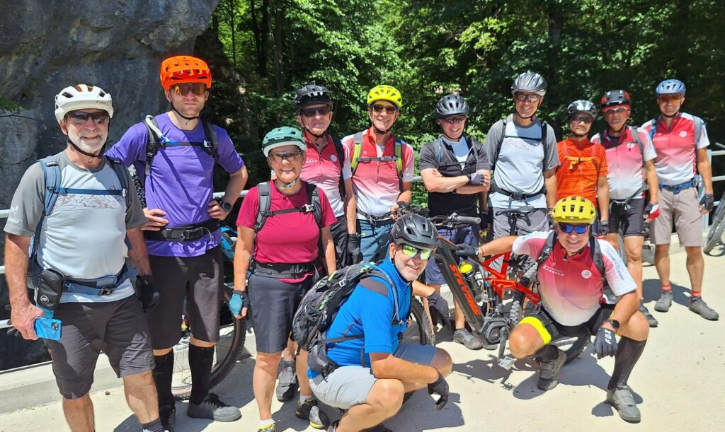 Gruppenfoto am ersten Tag, oberhalb Balsthal SO